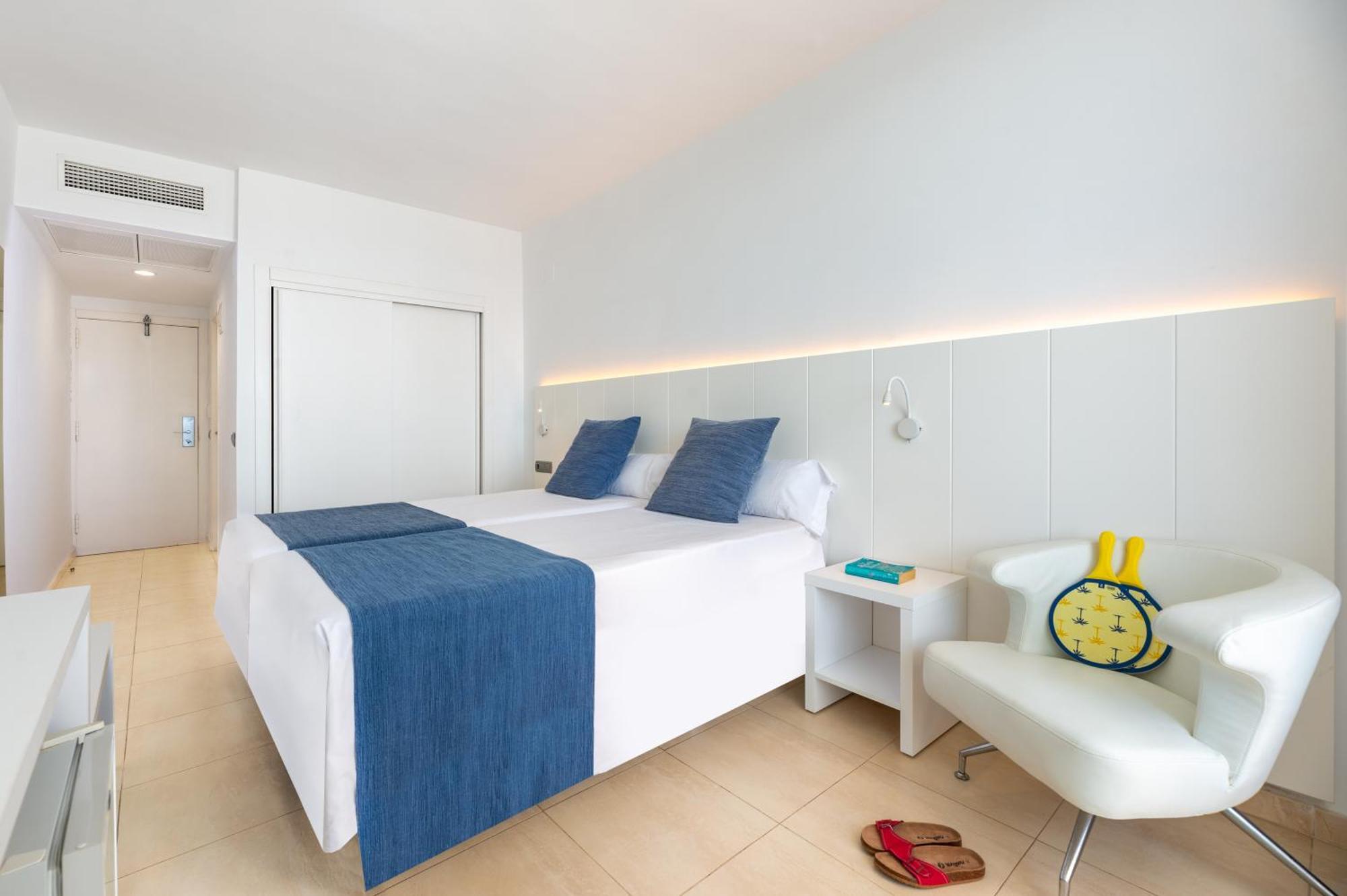 Hotel Vibra Algarb Playa d'en Bossa Exteriör bild